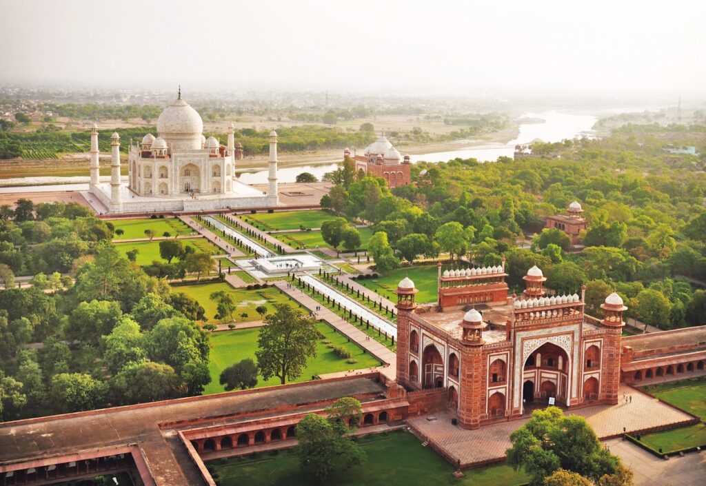 Taj mahal- tourist places in india 2023
